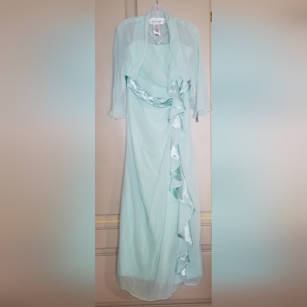 David's Bridal mint, long, strapless bridesmaid gown. Wedding. Plus size. Prom.
